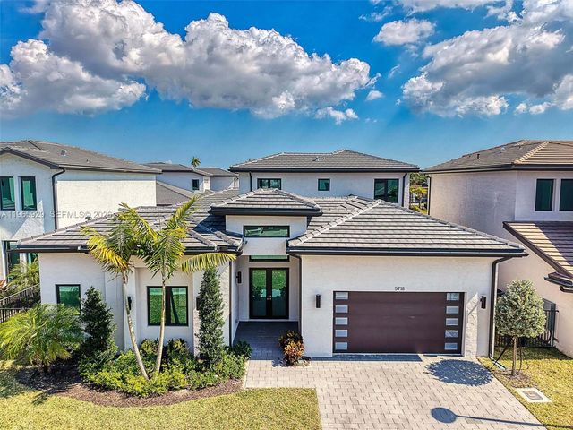 5718 Ashwood Cir W, Hollywood, FL 33312