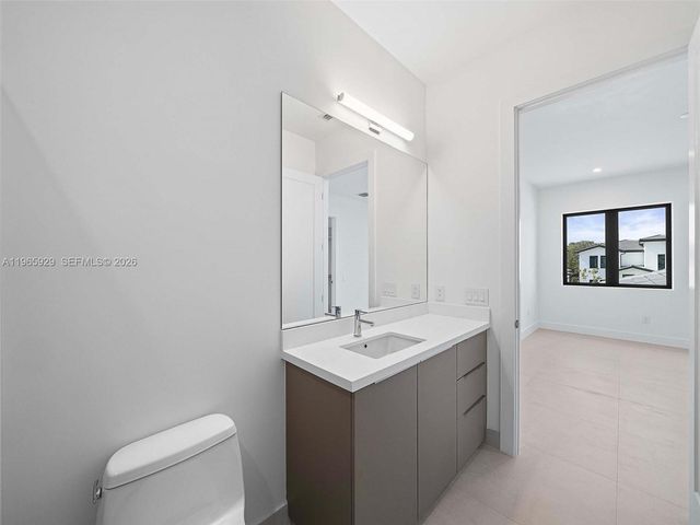 5718 Ashwood Cir W, Hollywood, FL 33312