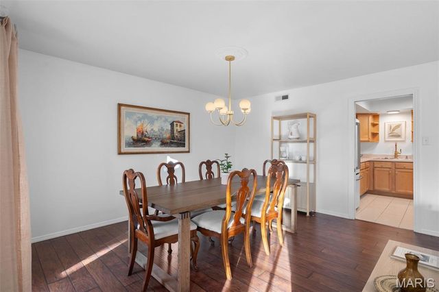 917 Claytonbrook Drive 3, Ballwin, MO 63011