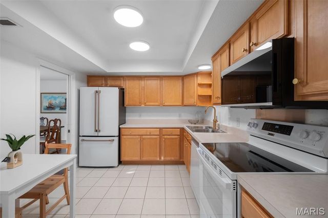 917 Claytonbrook Drive 3, Ballwin, MO 63011