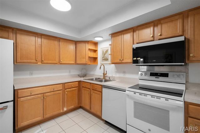 917 Claytonbrook Drive 3, Ballwin, MO 63011