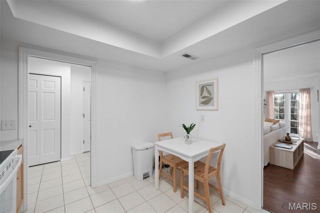 917 Claytonbrook Drive 3, Ballwin, MO 63011