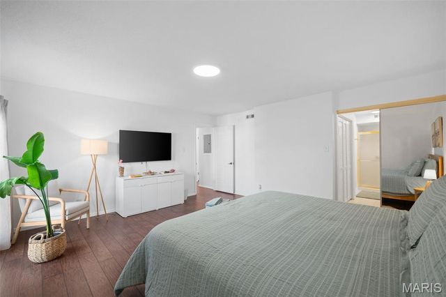 917 Claytonbrook Drive 3, Ballwin, MO 63011