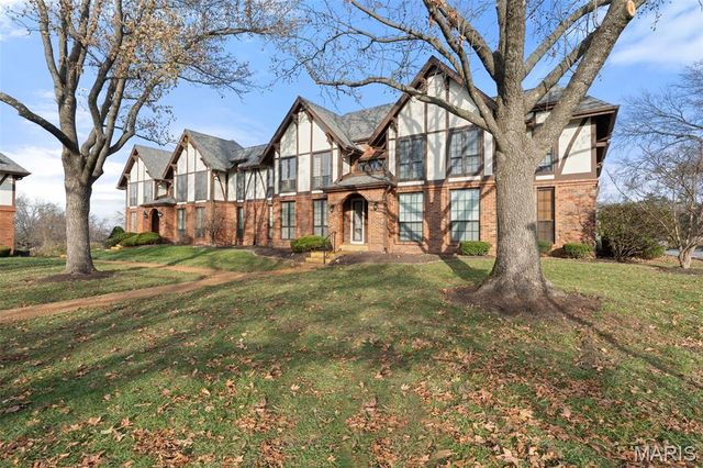 917 Claytonbrook Drive 3, Ballwin, MO 63011