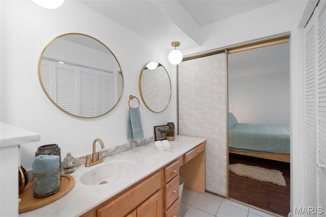 917 Claytonbrook Drive 3, Ballwin, MO 63011