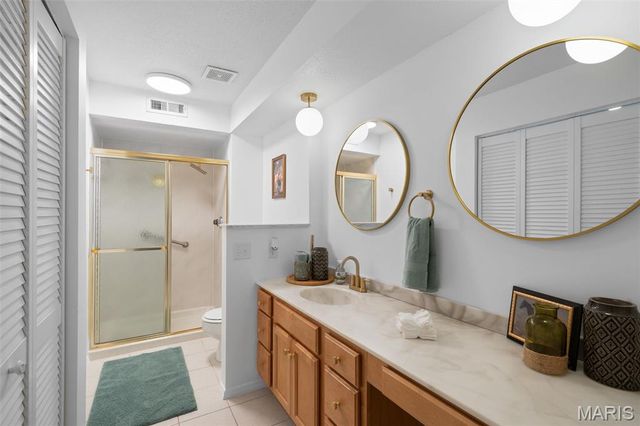 917 Claytonbrook Drive 3, Ballwin, MO 63011