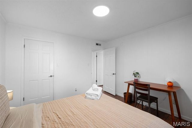 917 Claytonbrook Drive 3, Ballwin, MO 63011