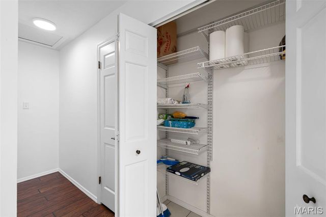 917 Claytonbrook Drive 3, Ballwin, MO 63011