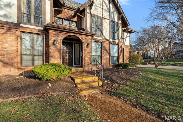 917 Claytonbrook Drive 3, Ballwin, MO 63011