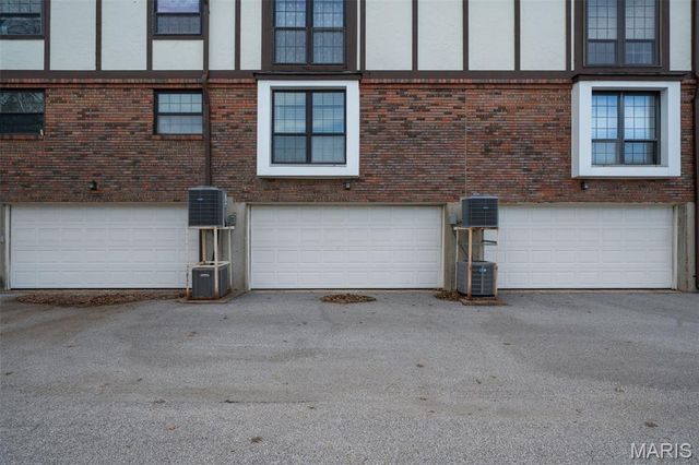 917 Claytonbrook Drive 3, Ballwin, MO 63011