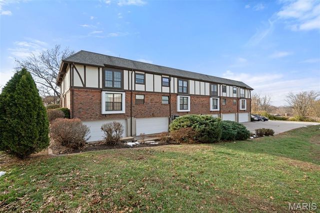 917 Claytonbrook Drive 3, Ballwin, MO 63011