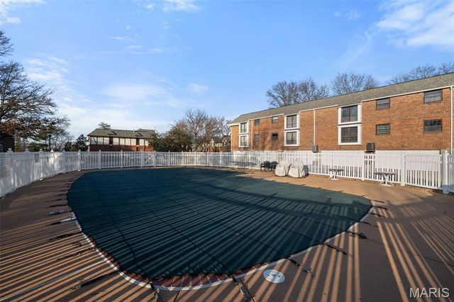 917 Claytonbrook Drive 3, Ballwin, MO 63011