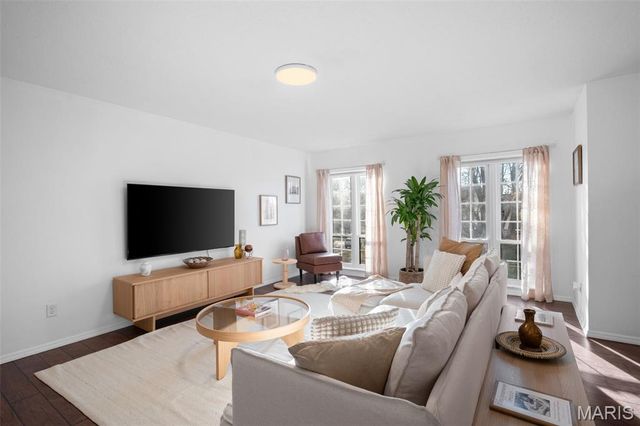 917 Claytonbrook Drive 3, Ballwin, MO 63011