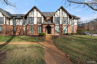 917 Claytonbrook Drive 3, Ballwin, MO 63011