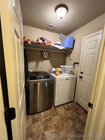 15616 S Birch Avenue, Glenpool, OK 74033