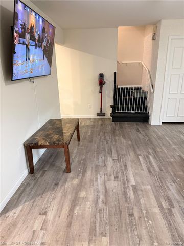 8526 Hampshire Drive, Sterling Heights, MI 48313