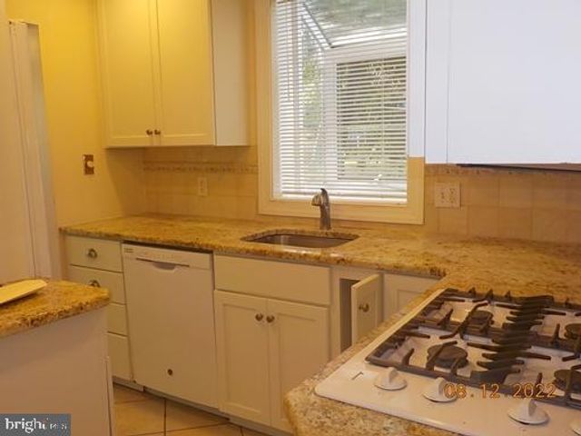 1 YORK RD, Wilmington, DE 19803