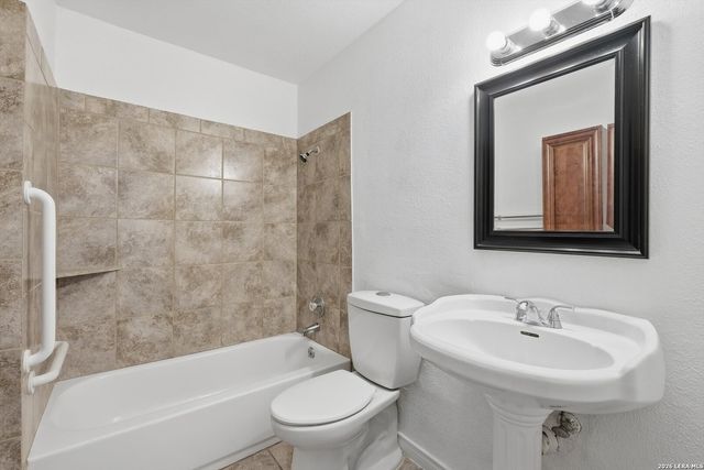 9835 Spruce Ridge Dr, Converse, TX 78109