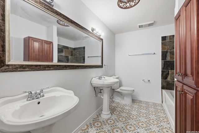 9835 Spruce Ridge Dr, Converse, TX 78109