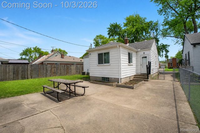 12656 Helen Street, Southgate, MI 48195