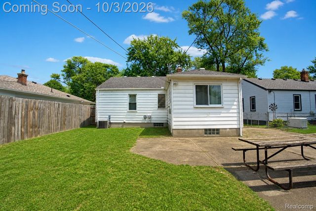 12656 Helen Street, Southgate, MI 48195