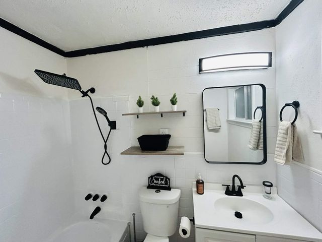 4060 STILLWOOD DR, Memphis, TN 38128