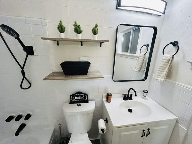 4060 STILLWOOD DR, Memphis, TN 38128