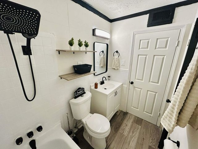 4060 STILLWOOD DR, Memphis, TN 38128