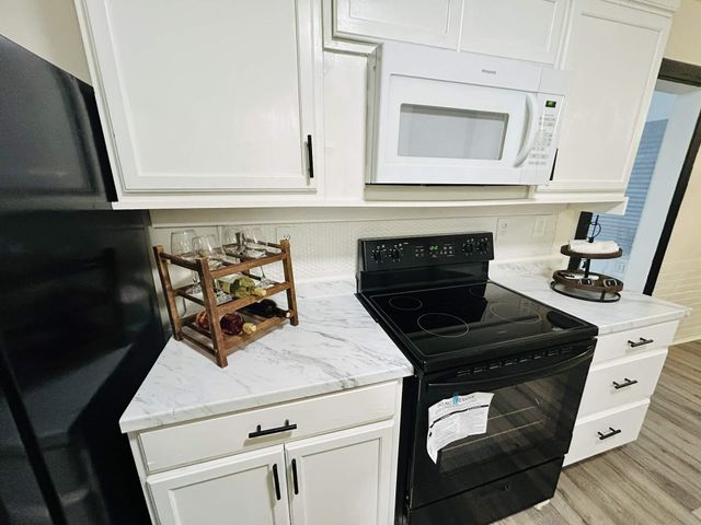 4060 STILLWOOD DR, Memphis, TN 38128