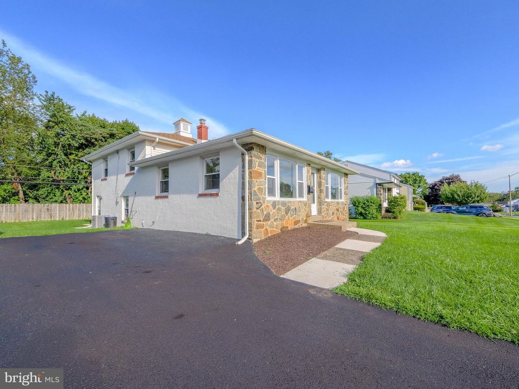 2989 EASTBURN AVE, BROOMALL, PA 19008 — exterior