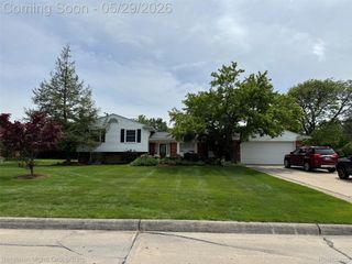 18769 Walmer Lane, Beverly Hills Village, MI 48025