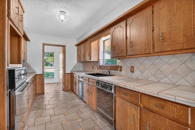 104 Royal Park Lane, Waxahachie, TX 75165