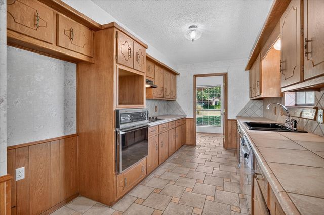 104 Royal Park Lane, Waxahachie, TX 75165