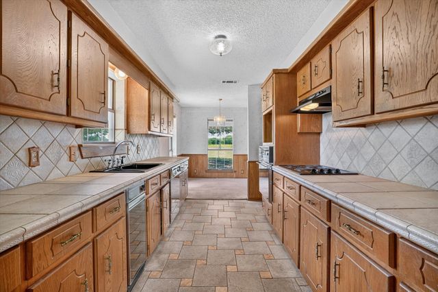 104 Royal Park Lane, Waxahachie, TX 75165