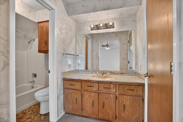 104 Royal Park Lane, Waxahachie, TX 75165