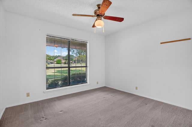 104 Royal Park Lane, Waxahachie, TX 75165