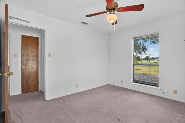 104 Royal Park Lane, Waxahachie, TX 75165