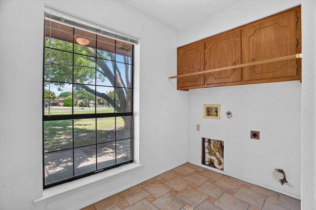 104 Royal Park Lane, Waxahachie, TX 75165