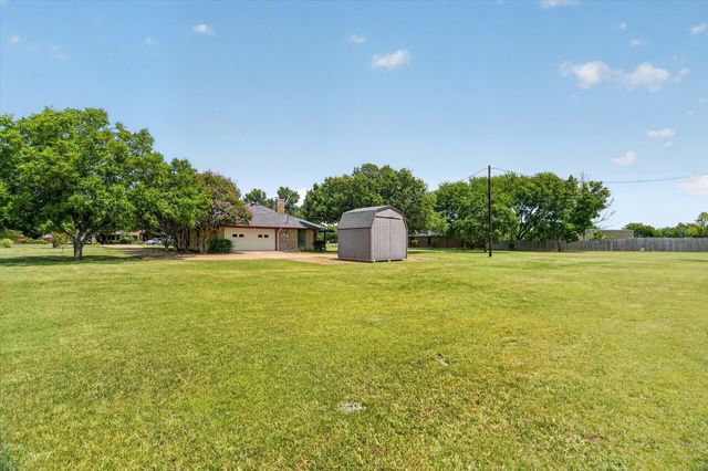 104 Royal Park Lane, Waxahachie, TX 75165