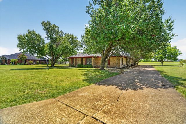 104 Royal Park Lane, Waxahachie, TX 75165