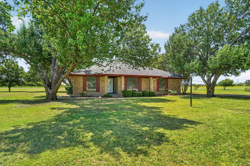 104 Royal Park Lane, Waxahachie, TX 75165
