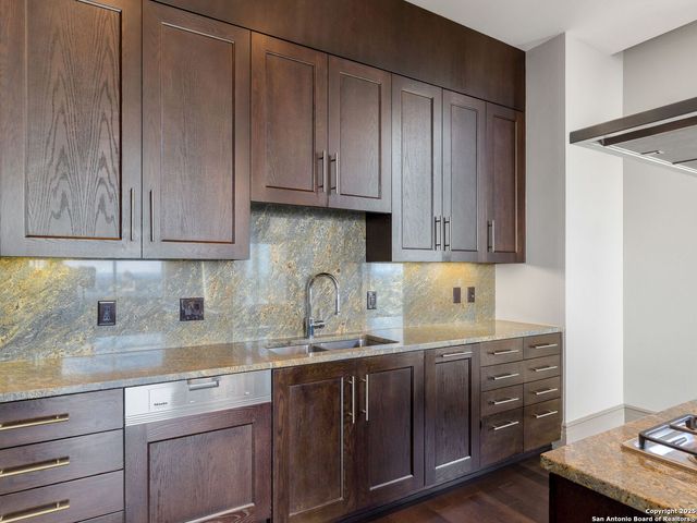 4242 Broadway Apt 2002, San Antonio, TX 78209