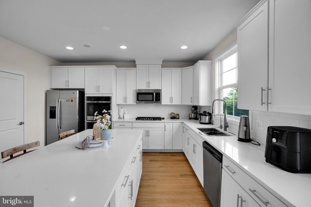 14470 NEBBIOLO DR, Gainesville, VA 20155