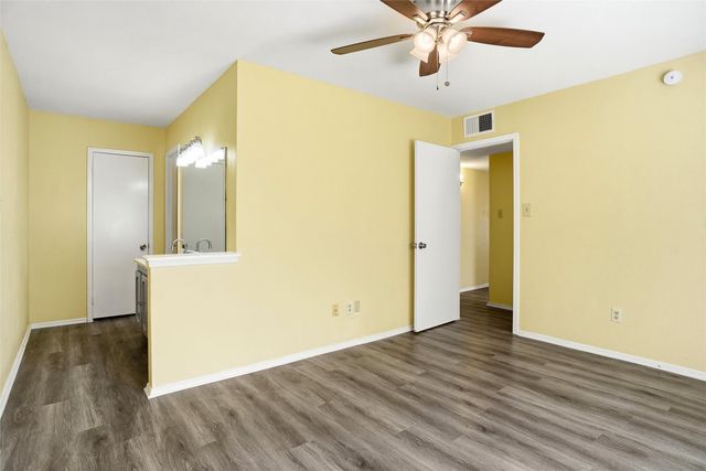 134 London Lane, Glenn Heights, TX 75154