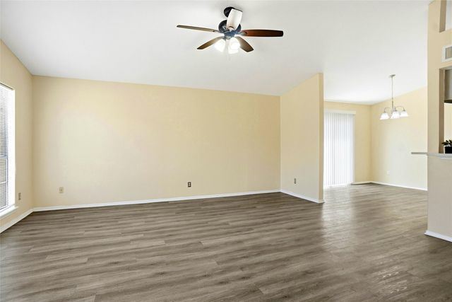 134 London Lane, Glenn Heights, TX 75154