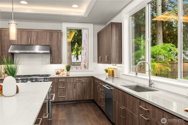 22277 NE 3rd Court, Sammamish, WA 98074