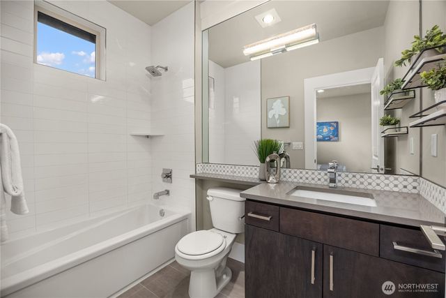 22277 NE 3rd Court, Sammamish, WA 98074