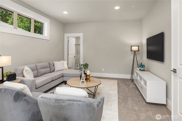 22277 NE 3rd Court, Sammamish, WA 98074