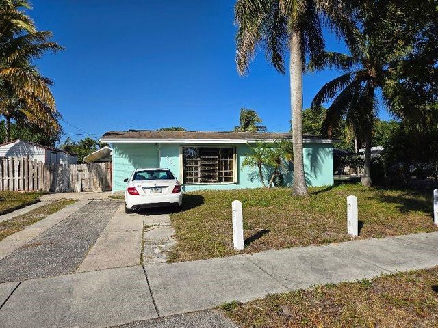 281 NE 45th Street, Deerfield Beach, FL 33064