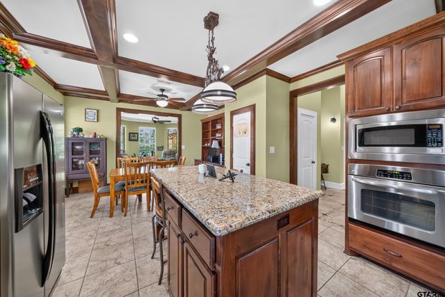 511 Southcreek, Chandler, TX 75758